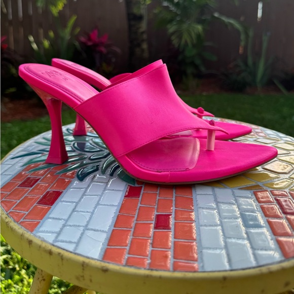 Zara Shoes - Gently worn Satin effect high heeled sandals with toe post. Hot pink.